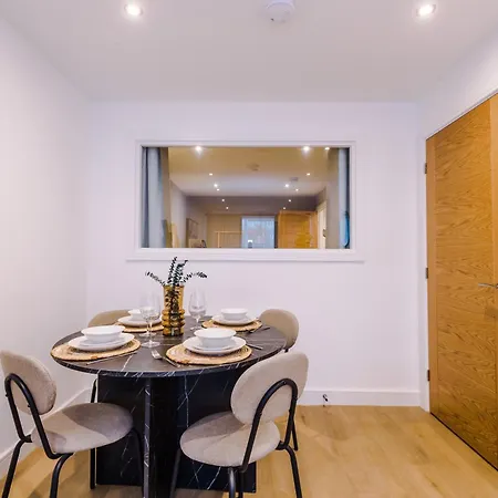 Lejlighed 2bed In Centre & Free Parking *