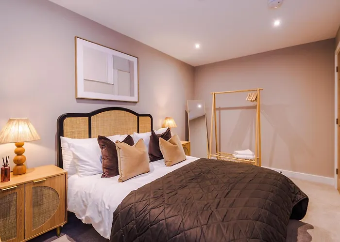 2bed In Centre & Free Parking * Лідс