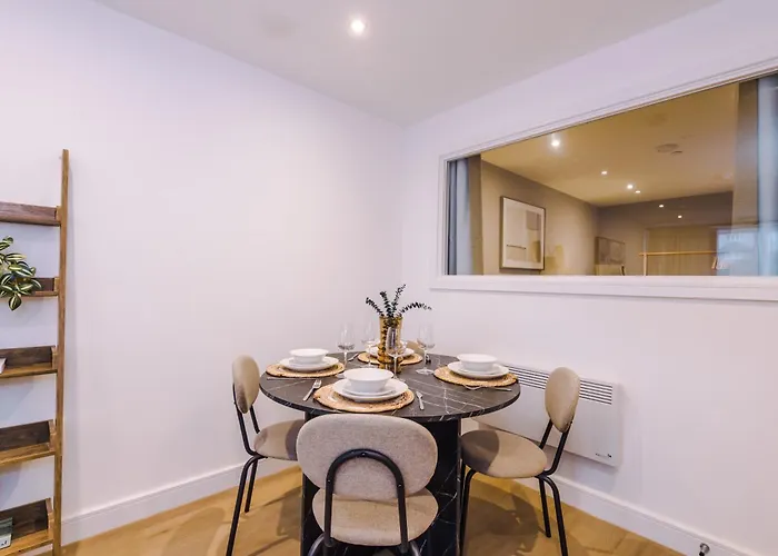 Апартаменти 2bed In Centre & Free Parking