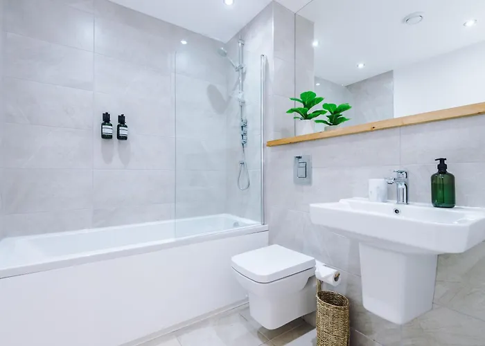 2bed In Centre & Free Parking Апартаменти *