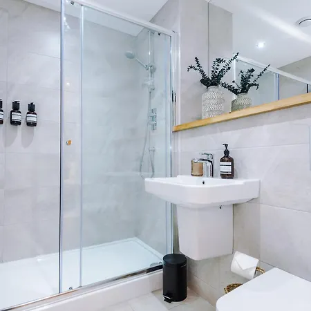 2bed In Centre & Free Parking Apartment